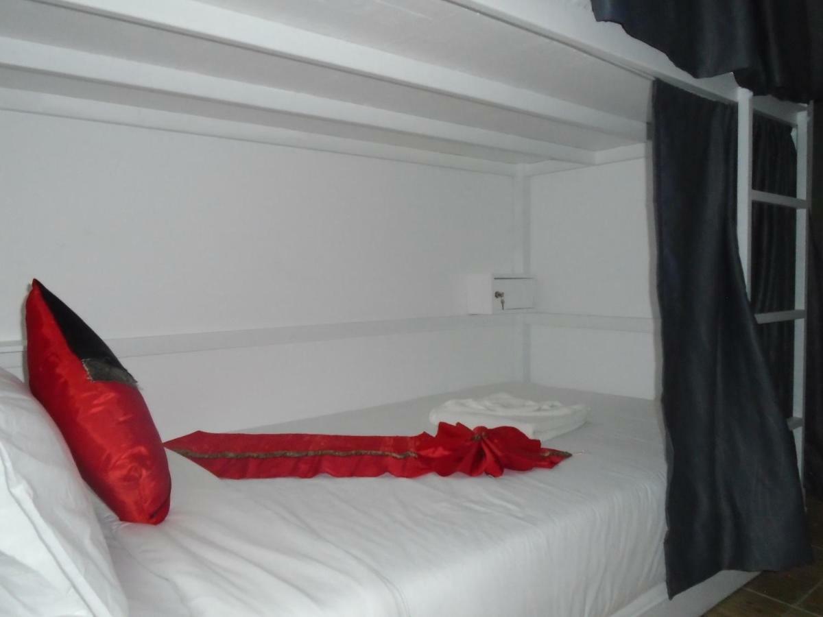 Panda Hostel Phuket (Adults Only) Patong Exterior foto